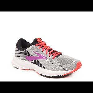 stores that sell brooks sneakers